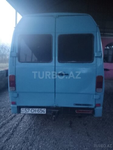 Mercedes 208 D 1993, 386,000 km - 2.3 l - Tovuz