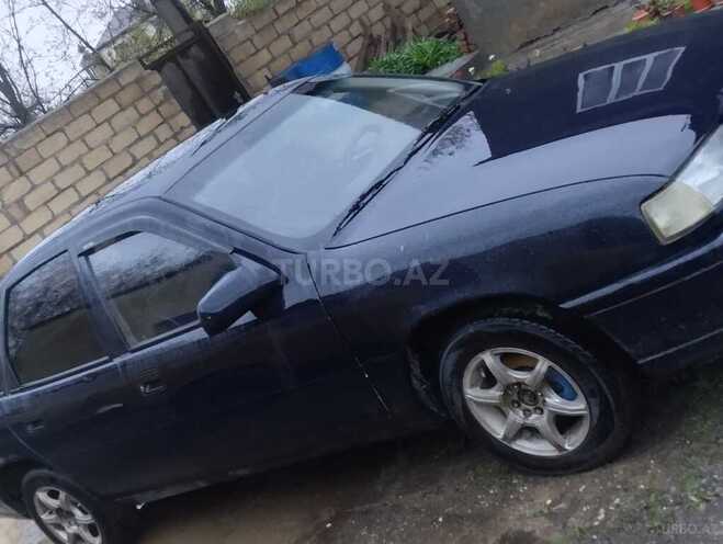 Opel Vectra 1993, 412,000 km - 1.7 l - Qusar