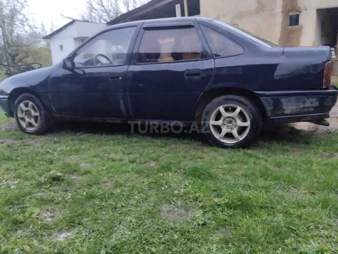 Opel Vectra 1993, 412,000 km - 1.7 l - Qusar