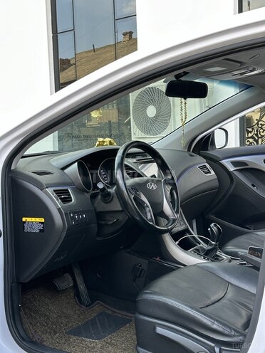 Hyundai Avante 2015, 180,000 km - 1.6 l - Bakı