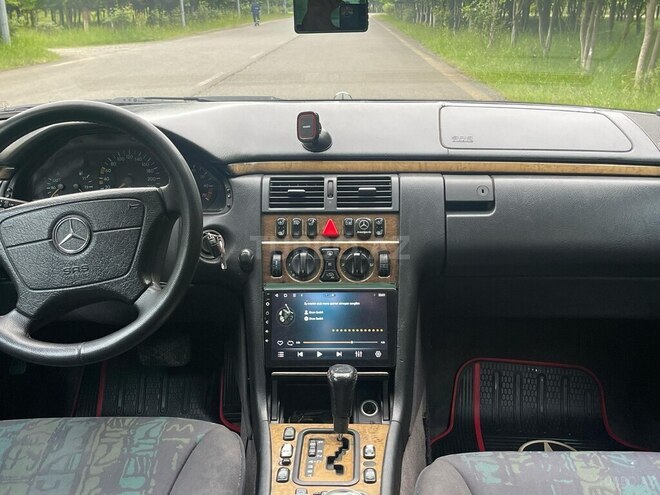 Mercedes E 240 1999, 256,000 km - 2.4 l - Lənkəran
