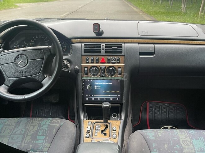 Mercedes E 240 1999, 256,000 km - 2.4 l - Lənkəran