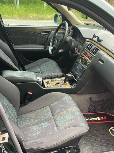 Mercedes E 240 1999, 256,000 km - 2.4 l - Lənkəran