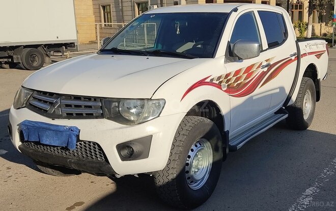Mitsubishi L200 2010, 193,000 km - 2.5 л - Bakı