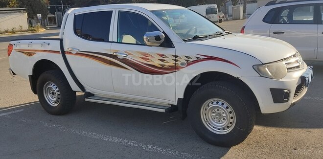 Mitsubishi L200 2010, 193,000 km - 2.5 л - Bakı