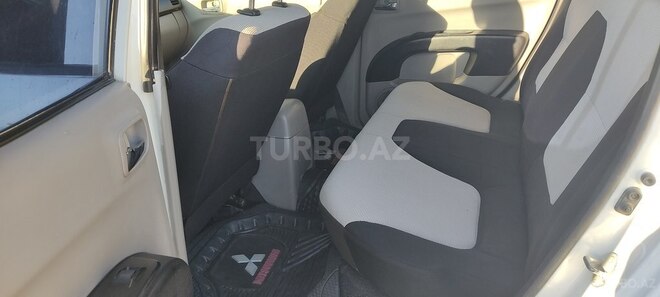 Mitsubishi L200 2010, 193,000 km - 2.5 л - Bakı