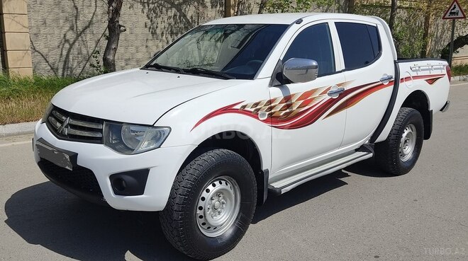 Mitsubishi L200 2010, 193,000 km - 2.5 л - Bakı