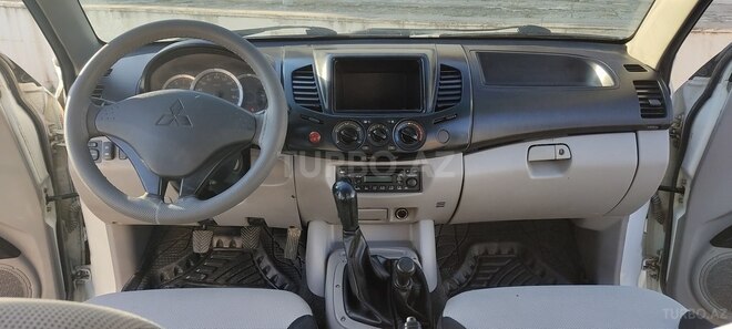 Mitsubishi L200 2010, 193,000 km - 2.5 л - Bakı