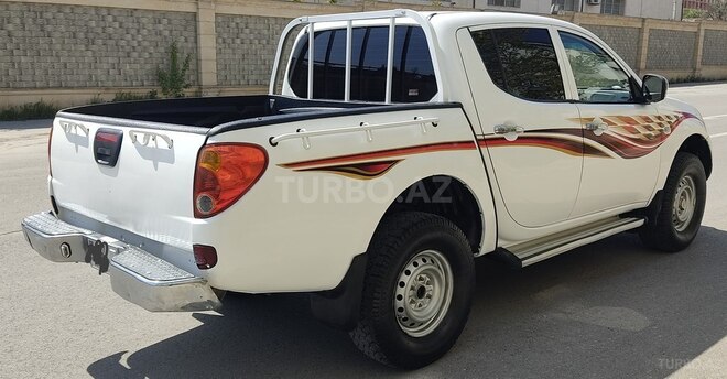 Mitsubishi L200 2010, 193,000 km - 2.5 л - Bakı