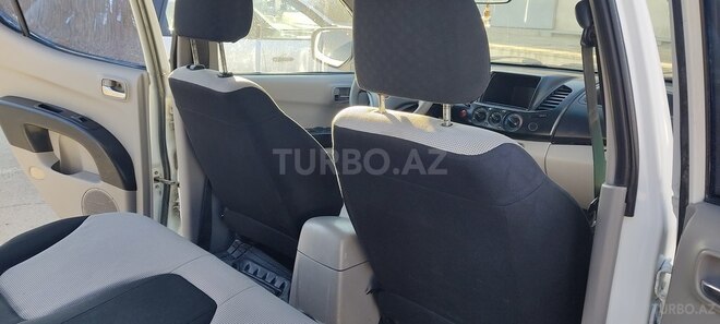 Mitsubishi L200 2010, 193,000 km - 2.5 л - Bakı