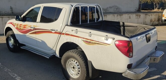 Mitsubishi L200 2010, 193,000 km - 2.5 л - Bakı