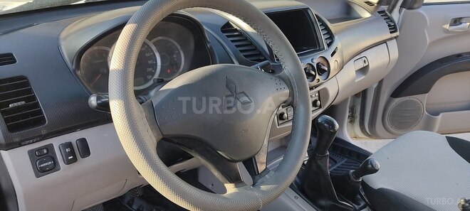 Mitsubishi L200 2010, 193,000 km - 2.5 л - Bakı