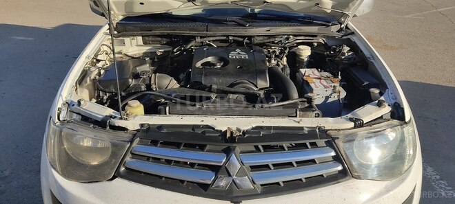 Mitsubishi L200 2010, 193,000 km - 2.5 л - Bakı