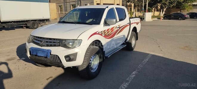 Mitsubishi L200 2010, 193,000 km - 2.5 л - Bakı
