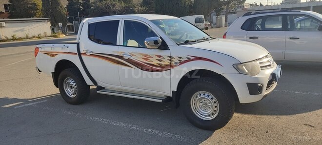 Mitsubishi L200 2010, 193,000 km - 2.5 л - Bakı
