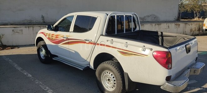 Mitsubishi L200 2010, 193,000 km - 2.5 л - Bakı