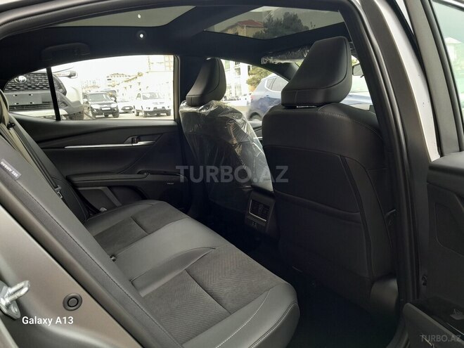 Toyota Camry-6