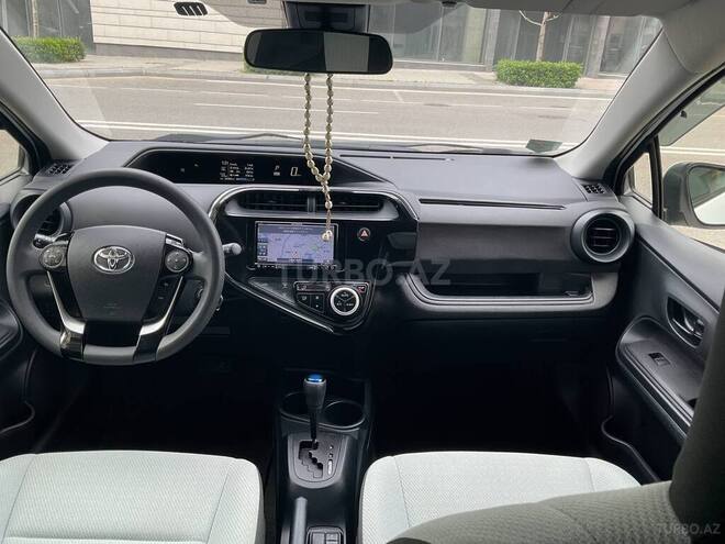 Toyota Aqua-9