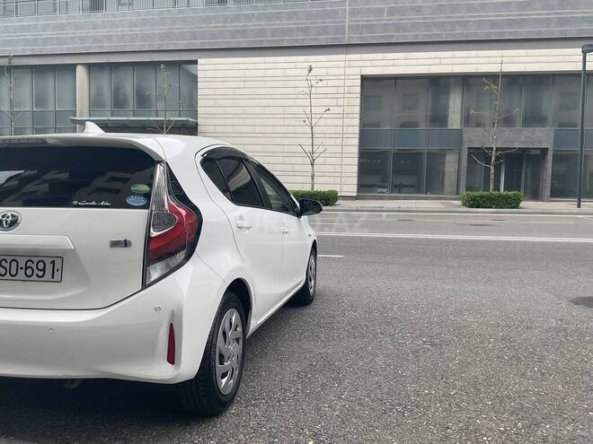 Toyota Aqua-8