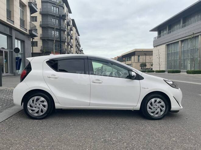 Toyota Aqua-4