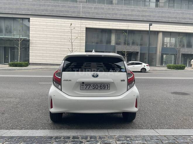Toyota Aqua-2