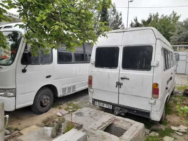 Mercedes 208 D 1995, 556,600 km - 2.3 л - Salyan