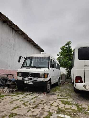 Mercedes 208 D 1995, 556,600 km - 2.3 л - Salyan