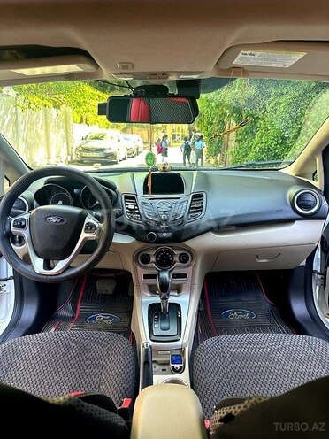 Ford Fiesta 2015, 164,800 km - 1.6 l - Bakı