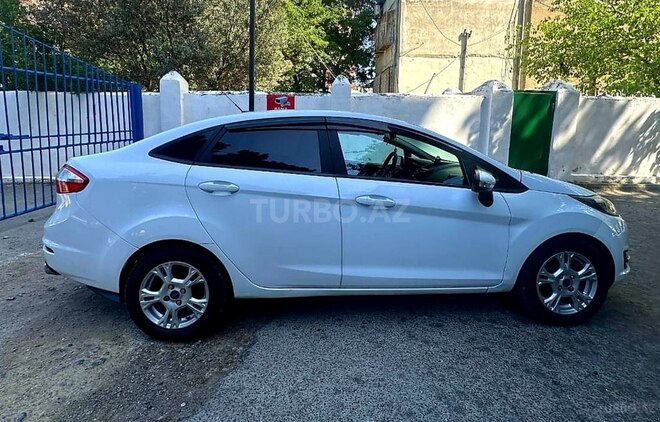 Ford Fiesta 2015, 164,800 km - 1.6 l - Bakı