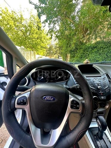 Ford Fiesta 2015, 164,800 km - 1.6 l - Bakı
