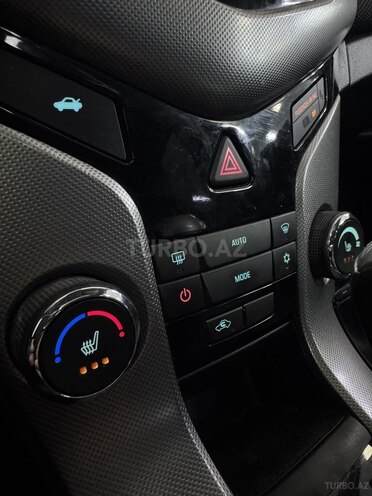 Chevrolet Cruze-20