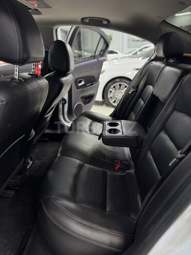 Chevrolet Cruze-12