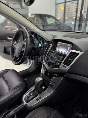 Chevrolet Cruze-16