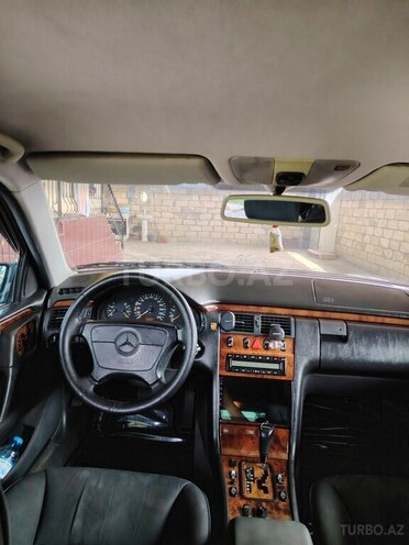 Mercedes E 240 1998, 467,000 km - 2.4 l - Sabirabad