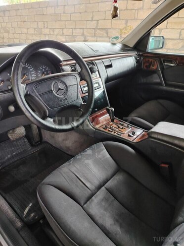 Mercedes E 240 1998, 467,000 km - 2.4 l - Sabirabad