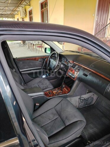 Mercedes E 240 1998, 467,000 km - 2.4 l - Sabirabad