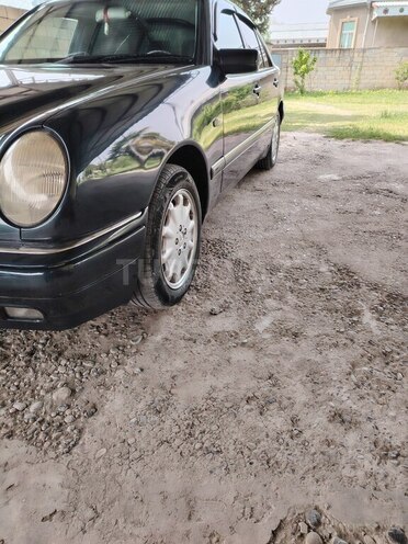 Mercedes E 240 1998, 467,000 km - 2.4 l - Sabirabad