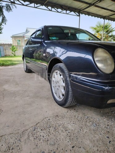 Mercedes E 240 1998, 467,000 km - 2.4 l - Sabirabad