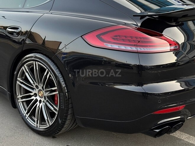 Porsche Panamera Turbo-8