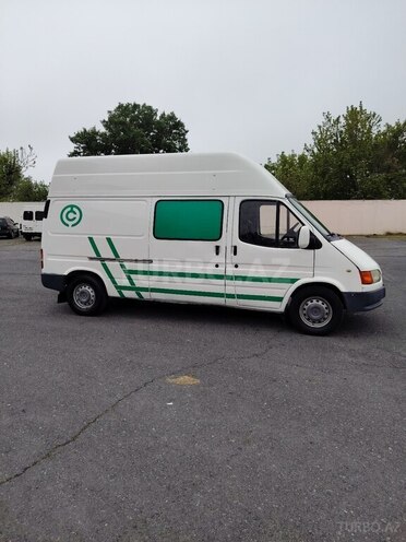 Ford Transit-10