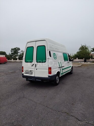 Ford Transit-6