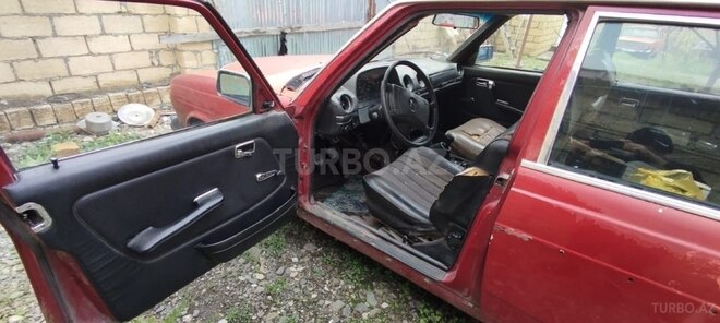 Mercedes E 250 1985, 250,000 km - 2.5 л - Qəbələ