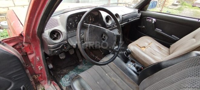 Mercedes E 250 1985, 250,000 km - 2.5 л - Qəbələ