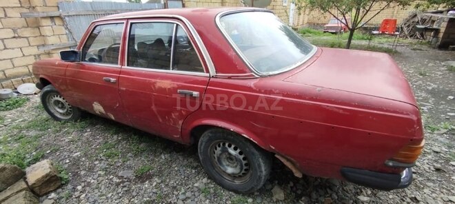 Mercedes E 250 1985, 250,000 km - 2.5 л - Qəbələ