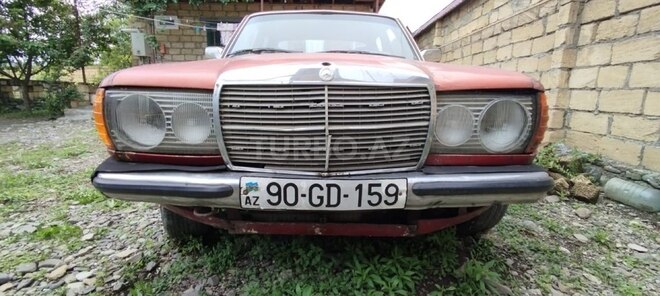 Mercedes E 250 1985, 250,000 km - 2.5 л - Qəbələ