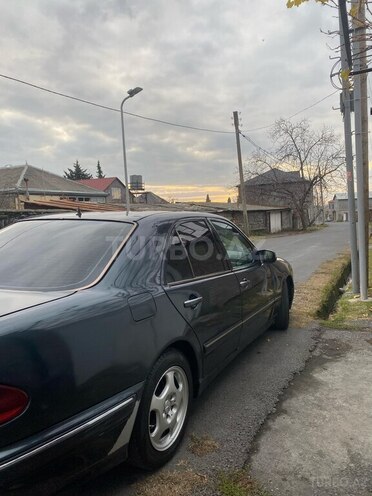 Mercedes E 220 d 2000, 450,000 km - 2.2 l - Zaqatala