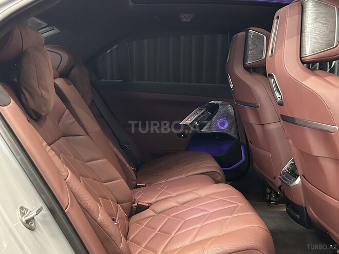 BMW i7 2023, 15,000 km - 0.0 l - Bakı