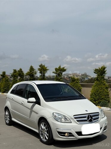 Mercedes B 180 2010, 104,000 km - 1.7 л - Bakı