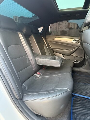 Hyundai Sonata-16