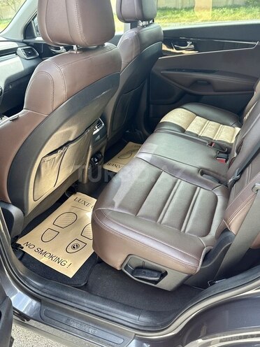 Kia Sorento-13